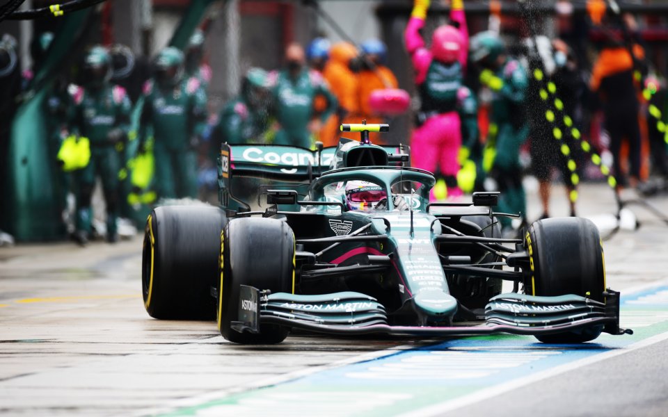 Шефът на Астън Мартин Отмар Шафнауер заяви, че на Себастиан