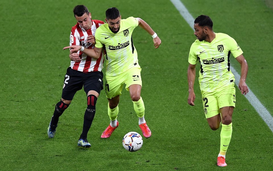 Отборите на Атлетик Билбао и Атлетико Мадрид играят при