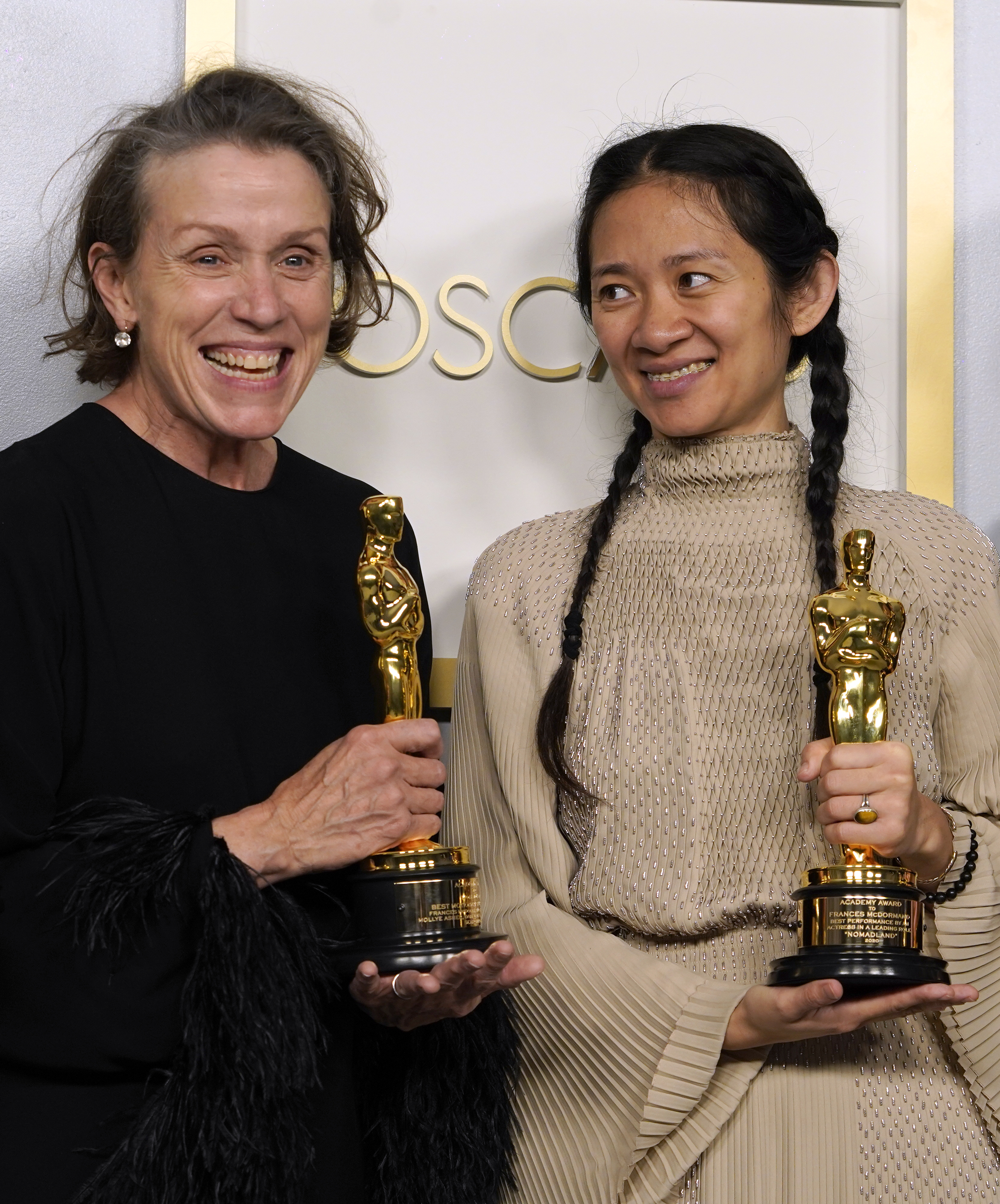 <p>Франсис Макдорманд спечели награда &quot;Оскар&quot; за най-добра актриса за &quot;Земя на номади&quot;</p>