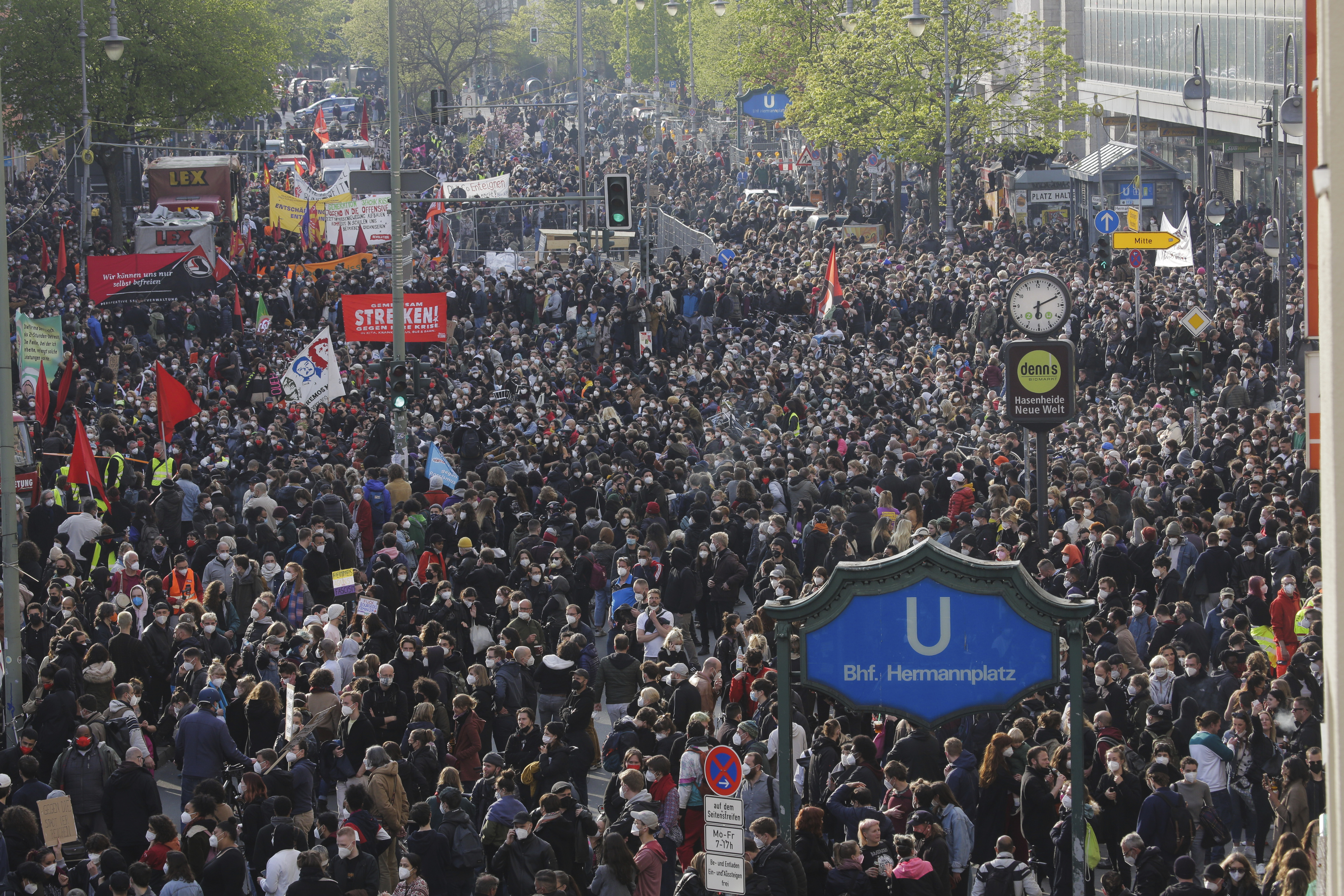 <p>Полиция и протестиращи влязоха в сблъсъци във вчерашните първомайски демонстрации в Берлин</p>