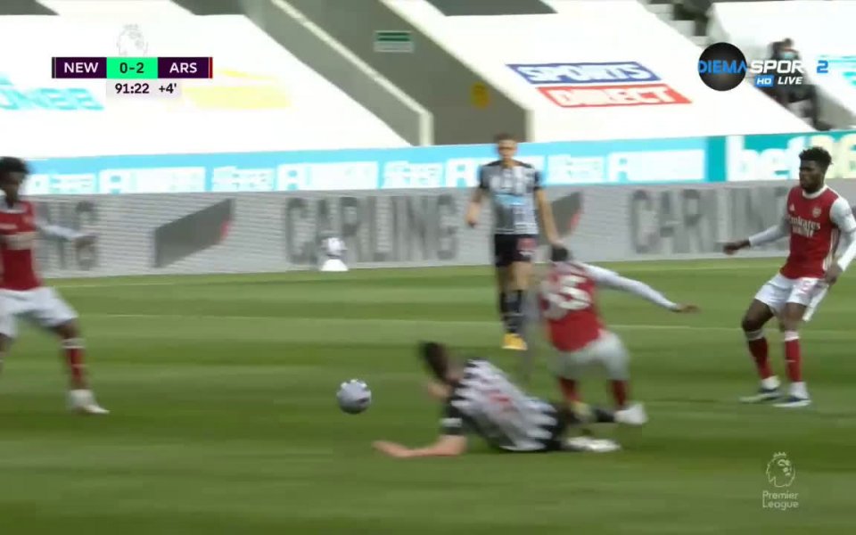 Арсенал победи с 2:0 като гост в мач от 34-ия