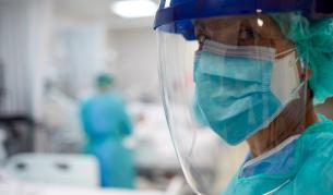 Ще получат ли медиците на първа линия обещаните бонуси от 1000 лева