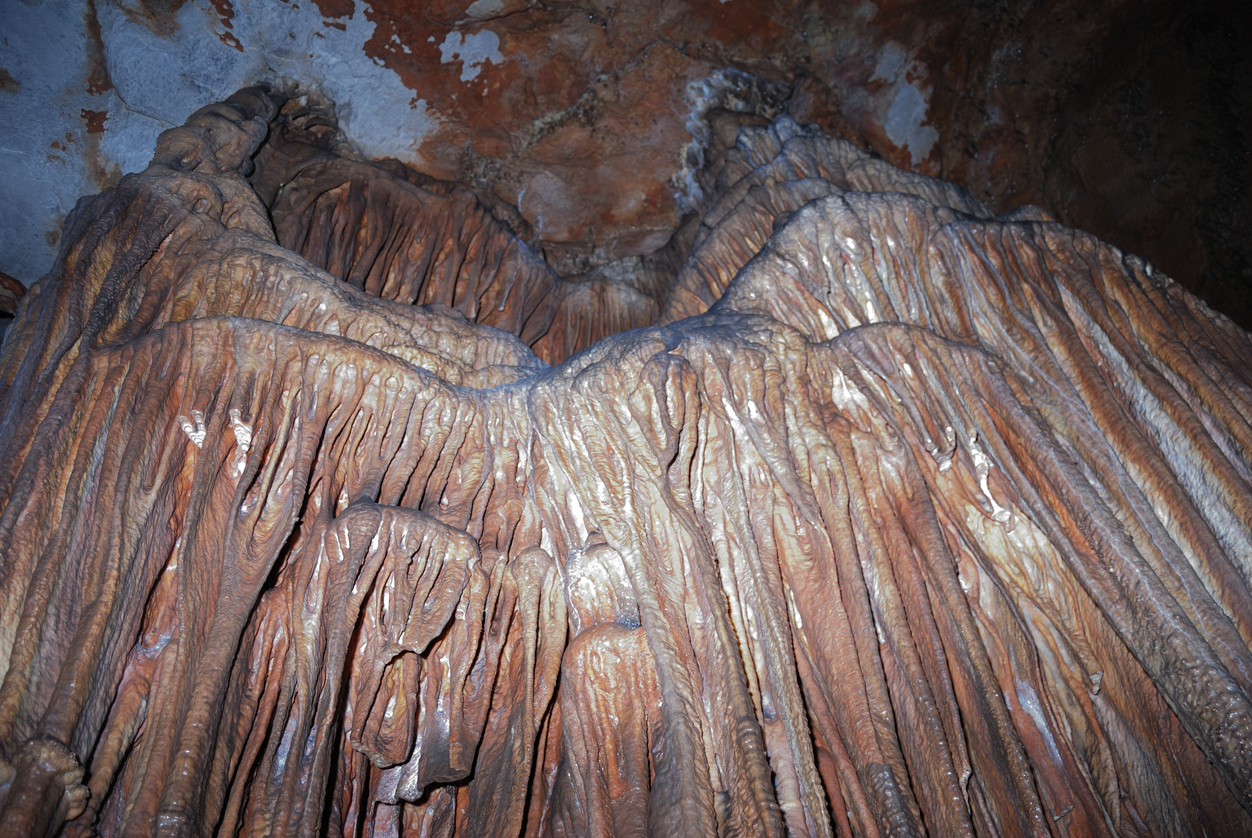 <p><strong>Съева дупка</strong>&nbsp;- една от деветте благоустроени пещери в България. Намира се до село Брестница, Ловешка област. Името ѝ идва от братята близнаци Съю и Сею, които са използвали пещерата за укритие по време на османското владичество.&nbsp;</p>