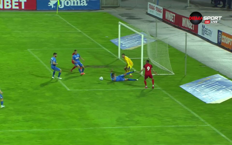 Между 52-ата и 54-ата минута имаше по една ситуация в