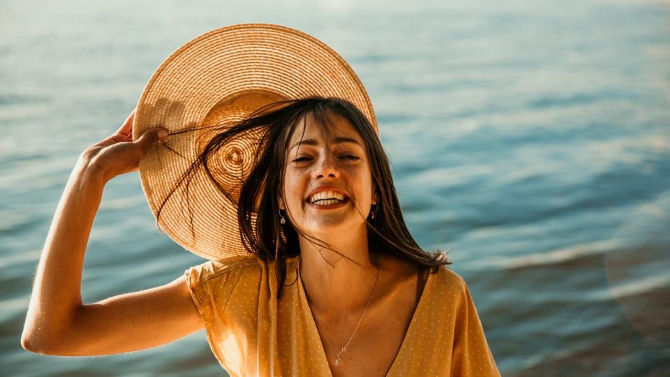 жена лято море слънце щастие усмивка
