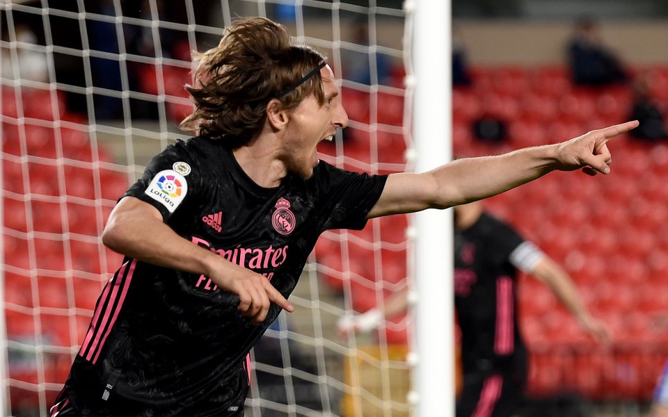 Лука Модрич удължи договора си с Реал Мадрид, преподписвайки за