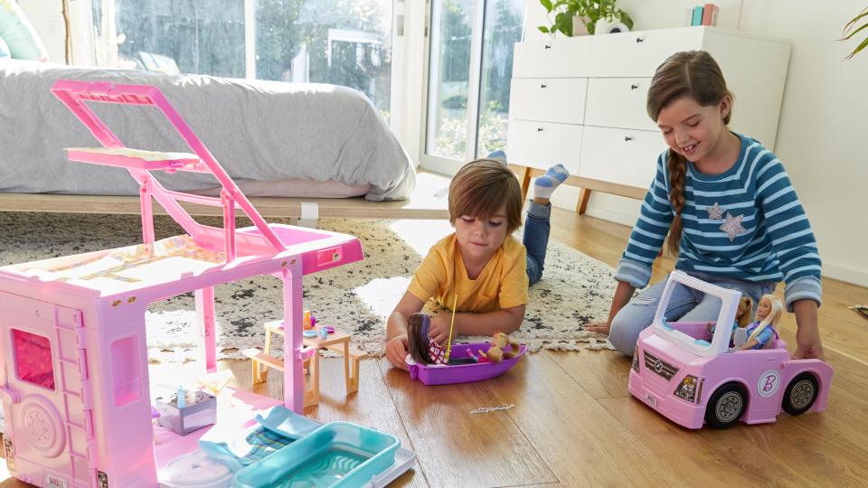 Как играчките помагат за социалните умения на децата