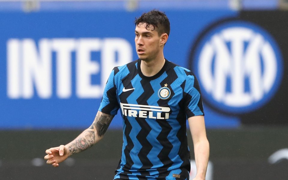 Италианският шампион Интер потвърди, че Алесандро Бастони е подписал нов