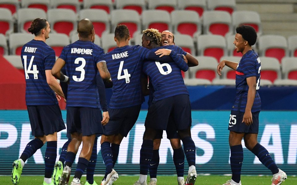 Руса бунтарка ще пресреща играчите на Франция за интервюта във