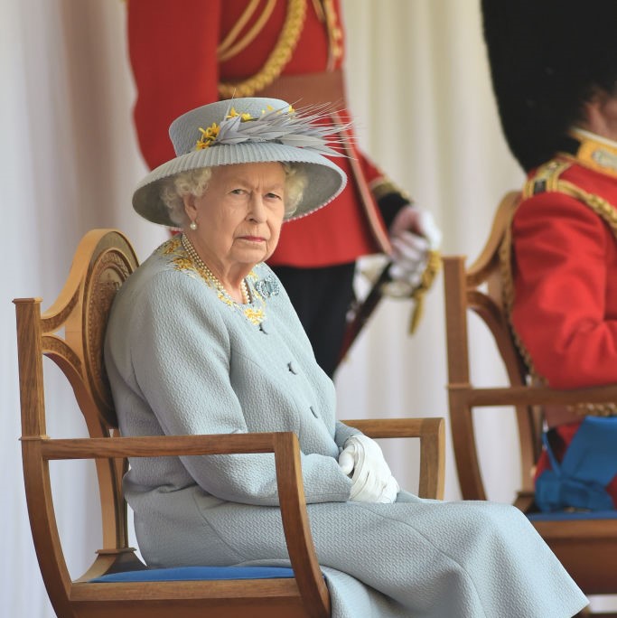 <p>Кралица Елизабет II прие военния парад в чест на официалния й рожден ден в замъка Уиндзор</p>