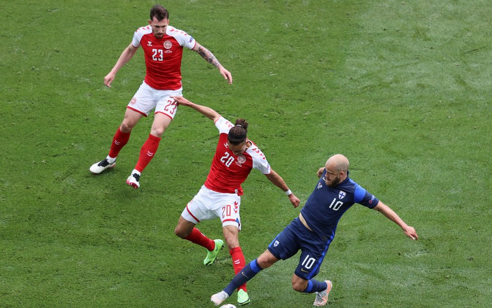 В 74-ата минута Хьойберг пропусна да върне Дания в мача.