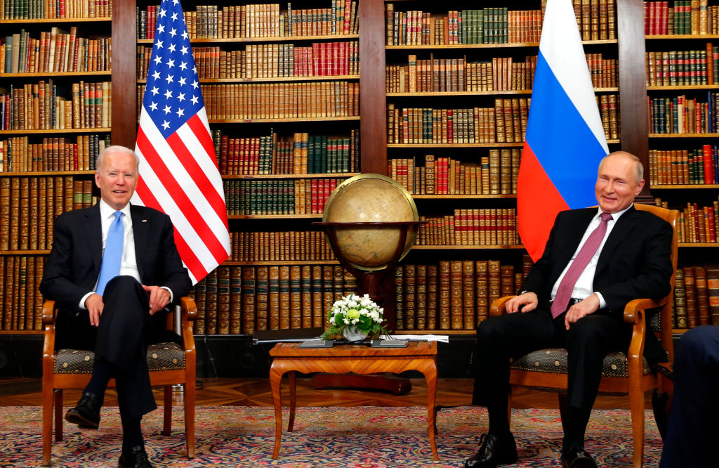 <p>Джо Байдън и Владимир Путин в Женева</p>