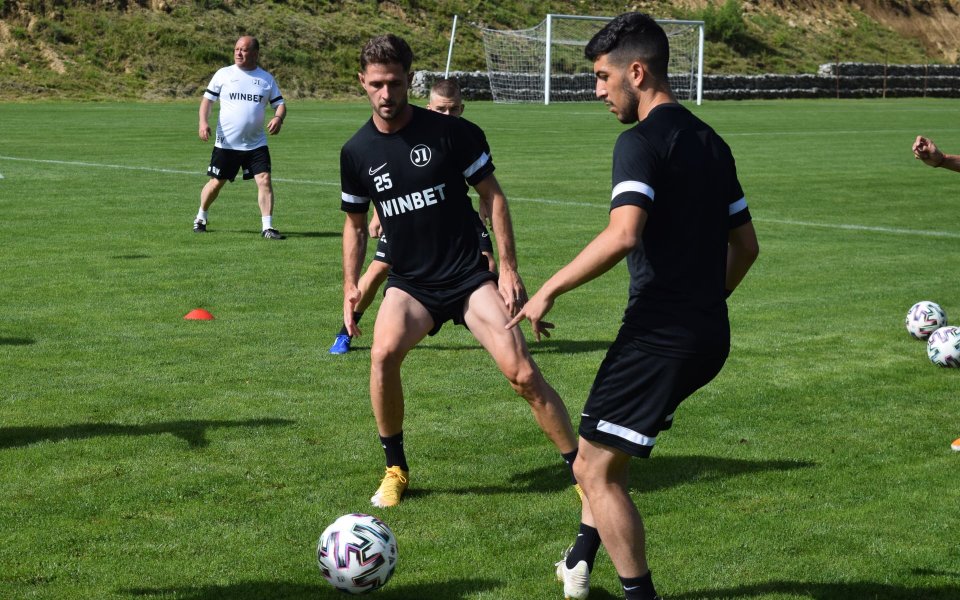 Отборът на Берое постигна победа с 2:1 над Локомотив Пловдив