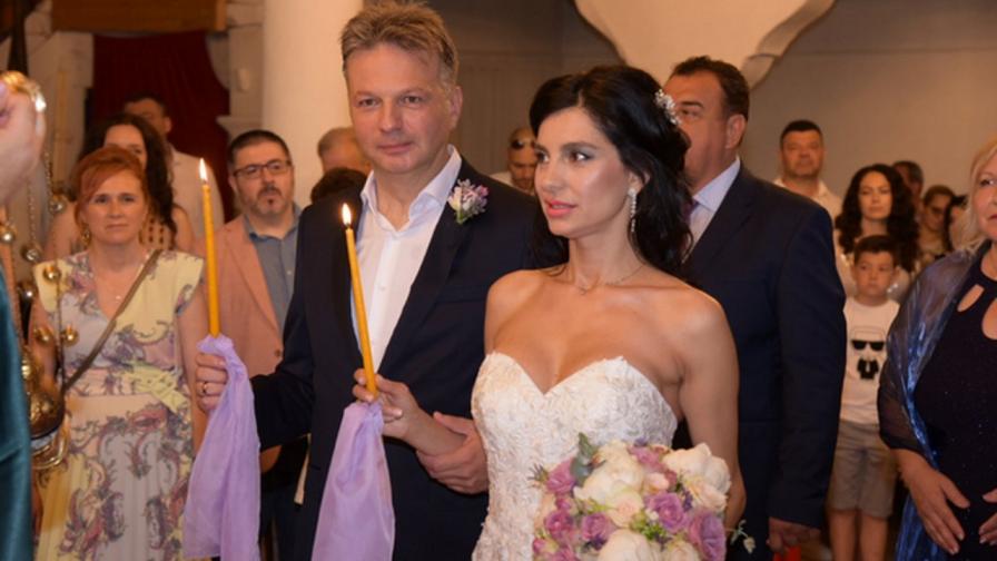 <p>Водещият Николай Дойнов мина под венчилото</p>