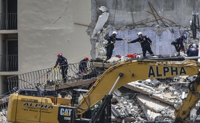 Над 150 души в неизвестност, след като във Флорида рухна сграда