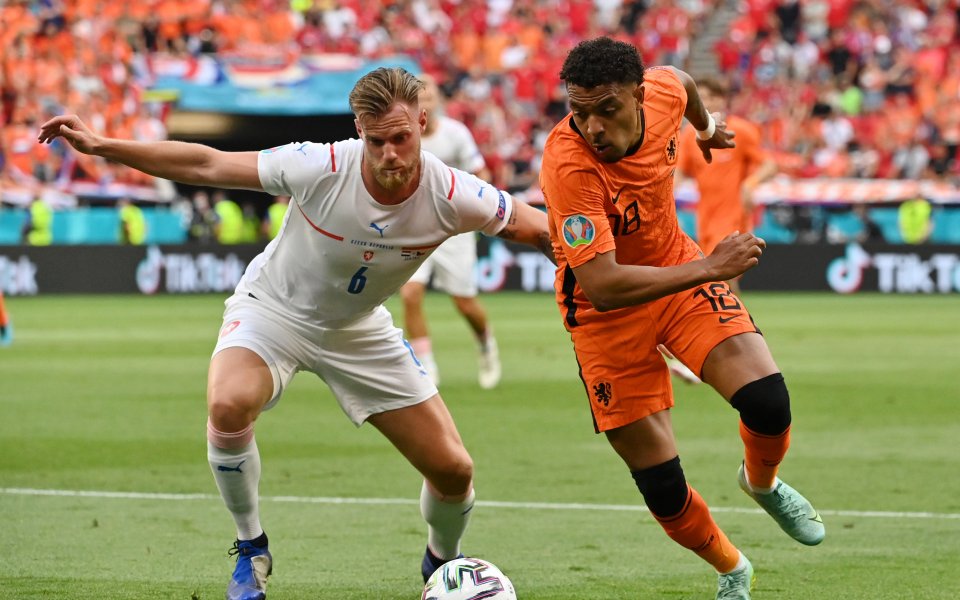 Нидерландия и Чехия влизат в пореден здрав сблъсък от осминафиналите