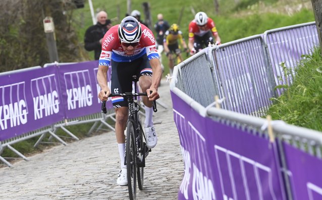 Светът на колоезденето: Има ли кой да спре Матийо ван дер Пул в Обиколката на Фландрия?