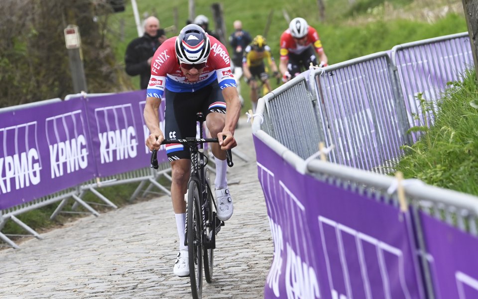 Светът на колоезденето: Има ли кой да спре Матийо ван дер Пул в Обиколката на Фландрия?