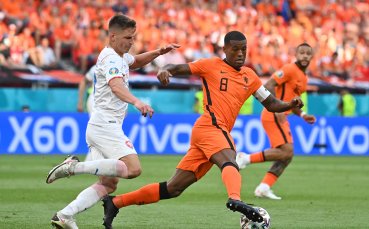 Капитанът на Нидерландия Джорджинио Вайналдум след поражението с 0 2 от Чехия