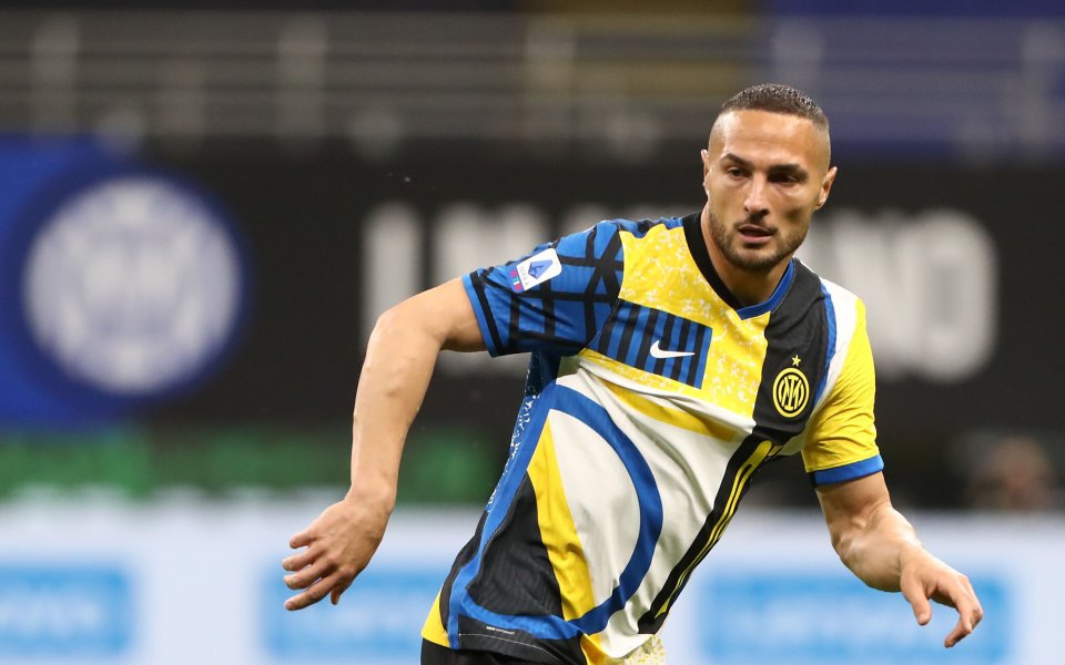 Италианският шампион Интер обяви, че е продължил договорите на двама