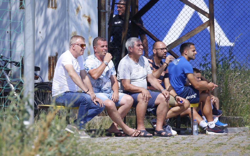 Наско Сираков няма много поводи за усмивки напоследък. Срещата му