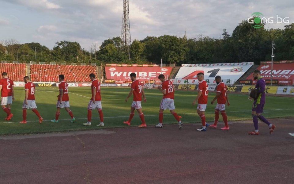 Малко преди стартовия час на контролата между ЦСКА и Ботев