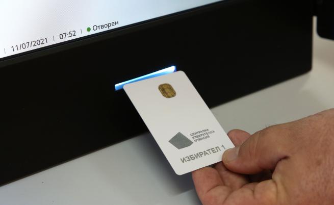 Изчезнаха петте смарт карти на машина за гласуване в Бургас