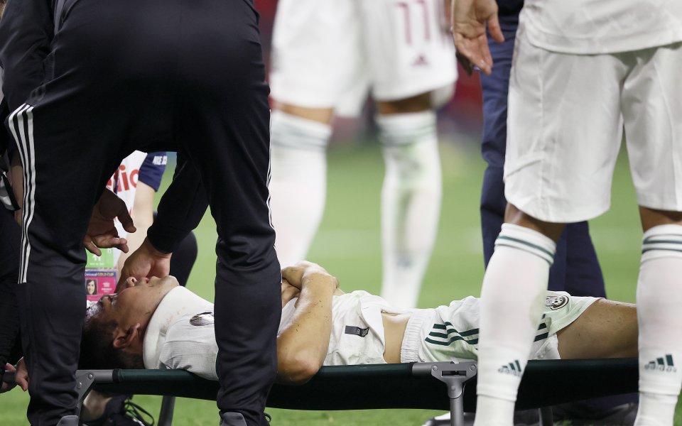 Мексиканският национал Ървинг Лозано е в стабилно състояние, след като