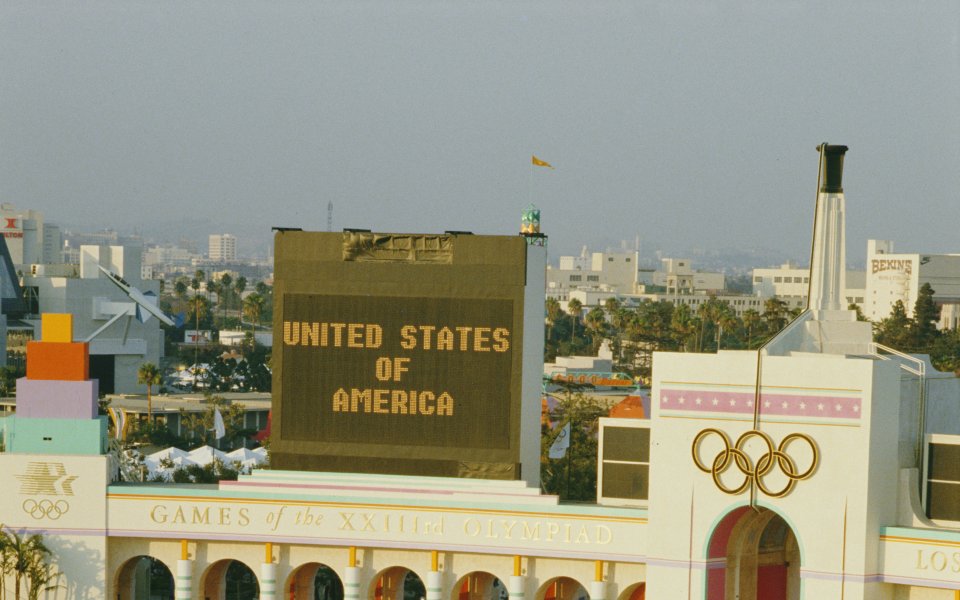 23 ите Летни олимпийски игри се провеждат в Лос Анджелис през