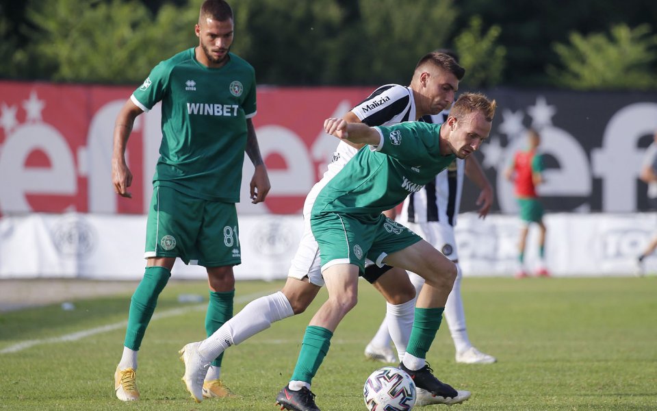 Новакът в елита Локомотив (София) загуби с 0:1 от Ботев