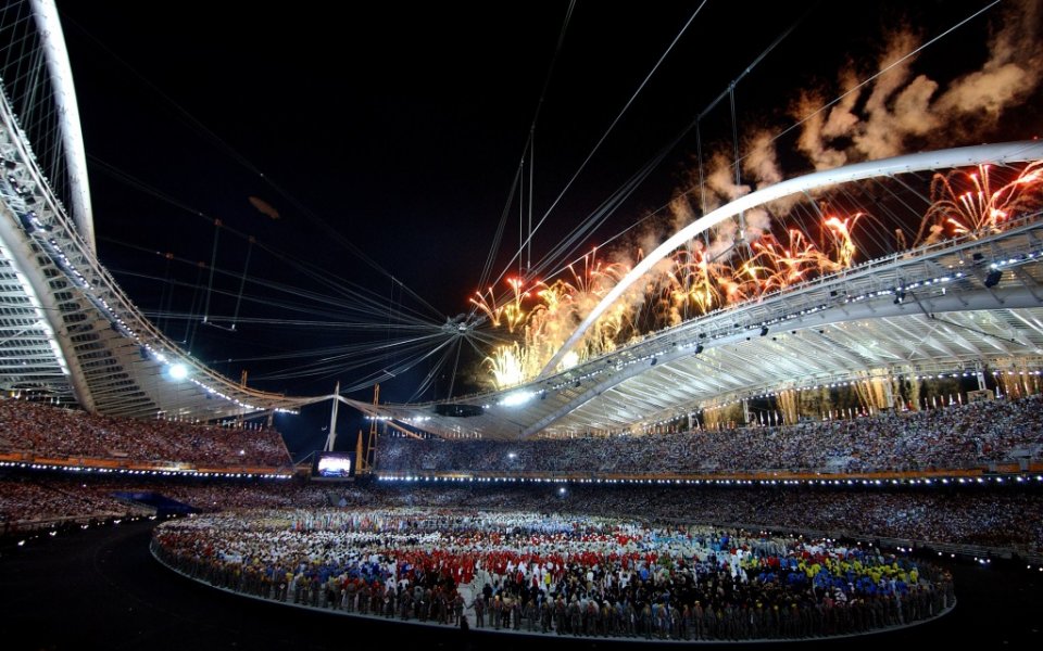 XXVIII летни Олимпийски игри се провеждат в Атина, Гърция през