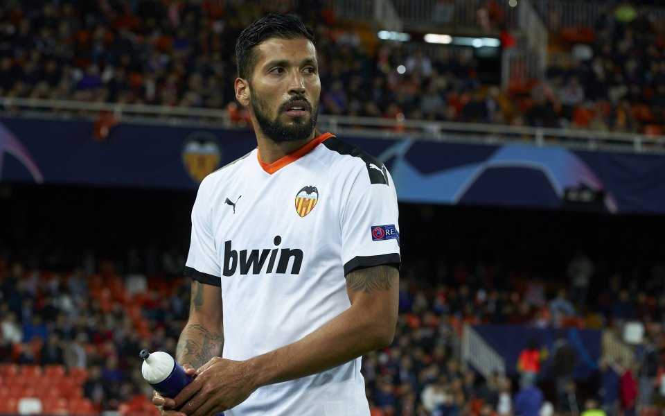 Защитникът Есекиел Гарай обяви край на кариерата си. В Инстаграм