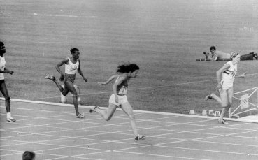 Олимпийските игри през 1964 година се провеждат в Токио от