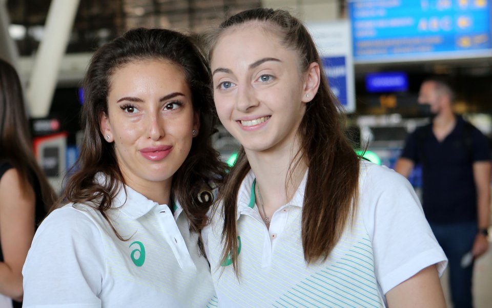 Българките Боряна Калейн и Катрин Тасева отпътуваха днес за участие