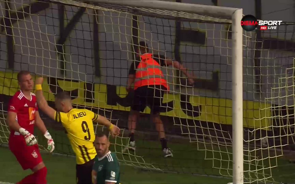 Ботев Пд поведе в 18-ата минута с гол на Па