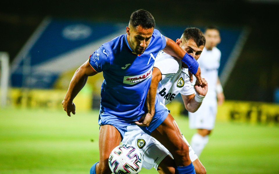 Халфът на Левски Борислав Цонев получи наградата си за Футболист