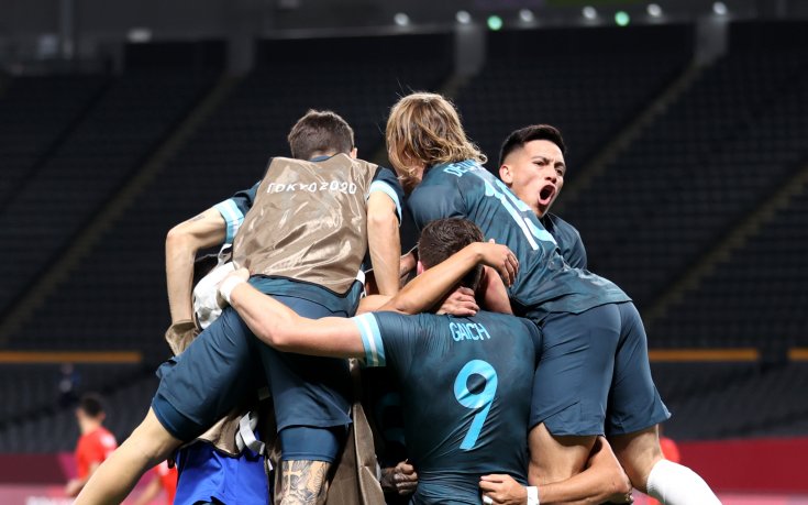 Георги Кабаков реферира отлично при трудна победа на Аржентина над Египет на Токио 2020