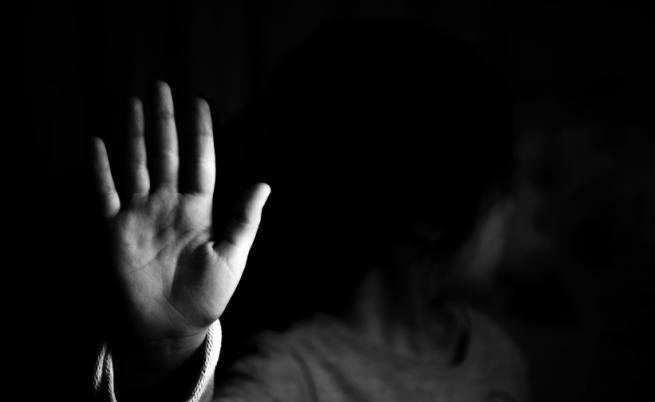„Ще те убия“: Мъж преби жена си в София, заканил се и на дъщеря си