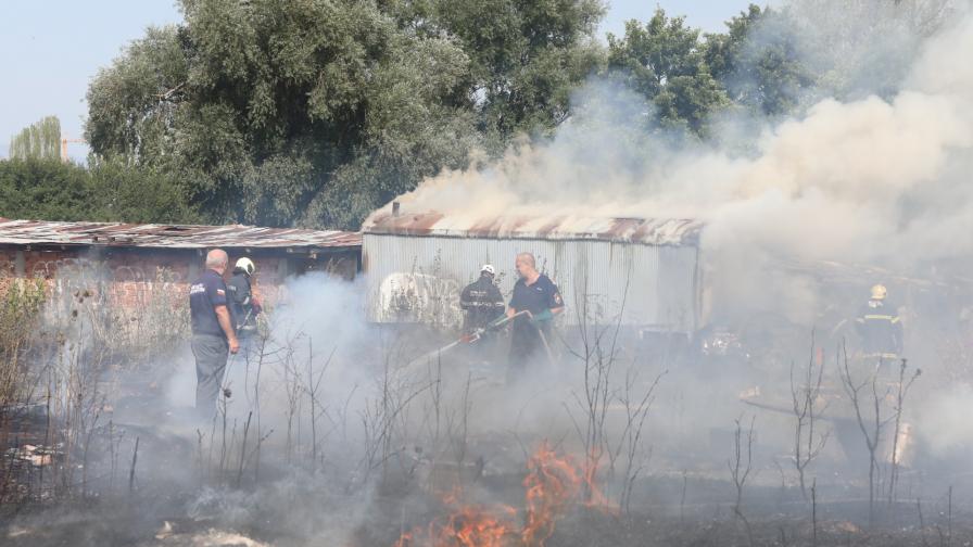 Пожар в София в квартал "Кръстова вада"