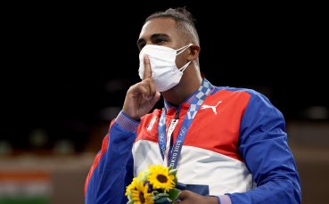 Арлен Лопес спечели олимпийската титла в категория 75 81 килограма на