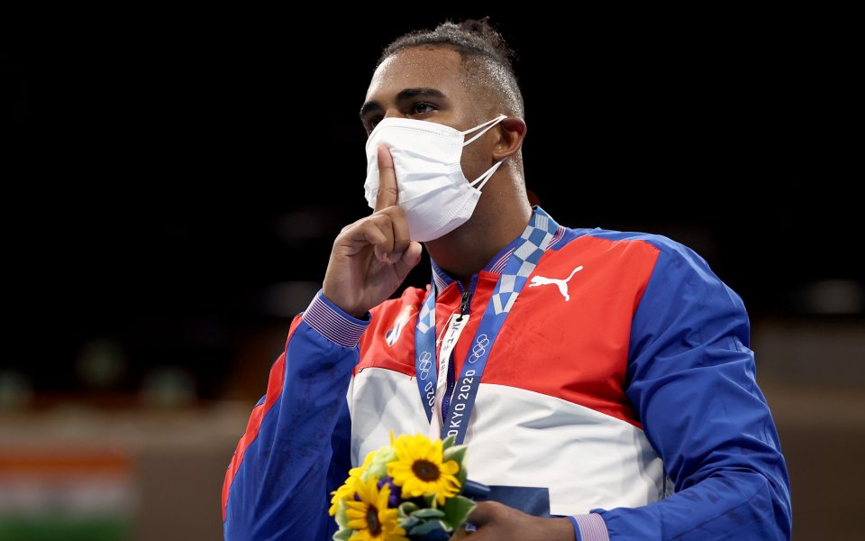 Арлен Лопес спечели олимпийската титла в категория 75-81 килограма на