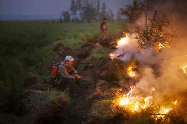 Пожари бушуват в Сибир