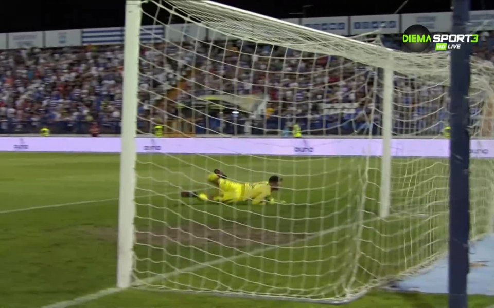 В 33-та минута обаче "червените" бяха тези, които нанесоха решителен