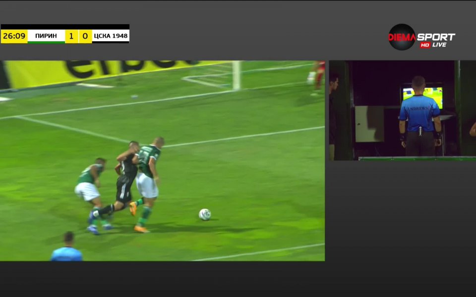 В 24-ата минута съдията Занев отсъди дузпа за ЦСКА 1948,