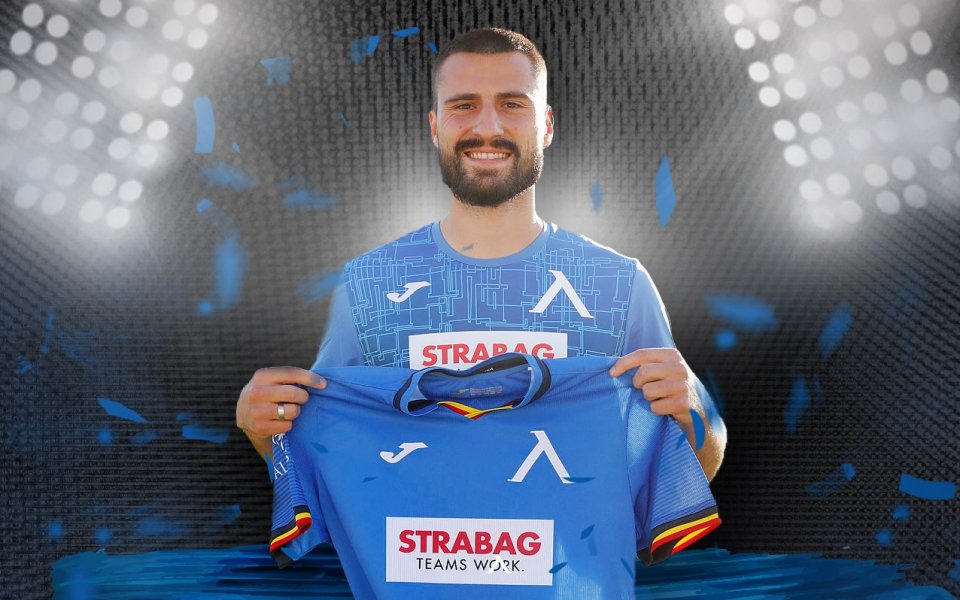 Левски обяви официално, че договор с клуба е подписал защитникът