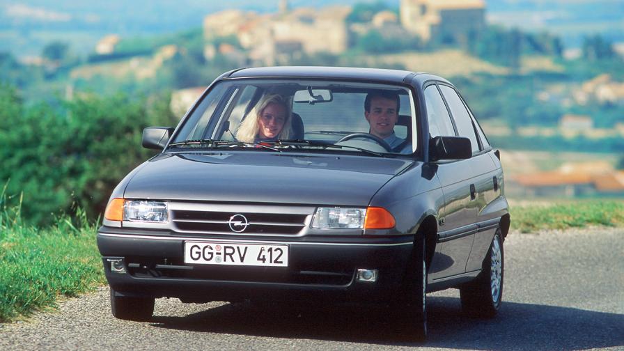 30 години и 15 млн. по-късно: в очакване на новата Opel Astra