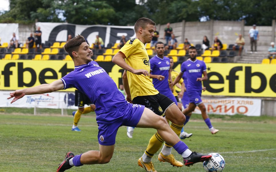 Етър приема столичния Септември в мач от поредния кръг на