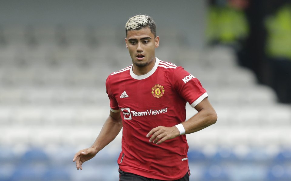 Отборът на Манчестър Юнайтед е близо до раздяла с полузащитника