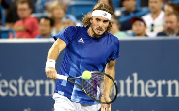 Циципас пропиля две разигравания за мача, но победи Оже-Алиасим в три сета