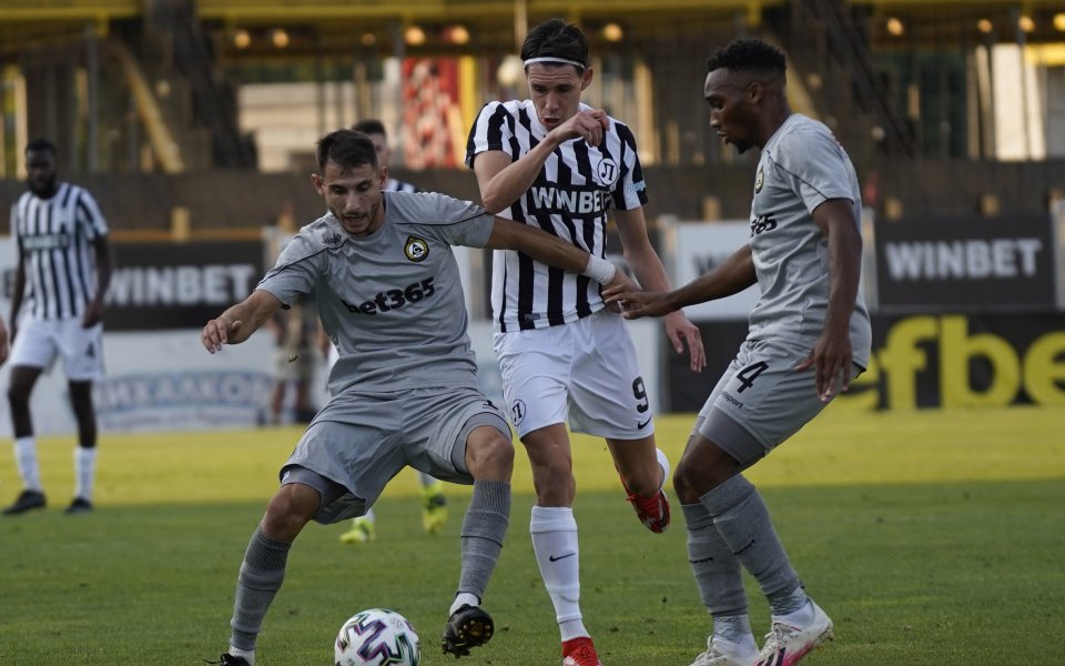 Отборът на Славия успя да открадне изключително ценнна победа с